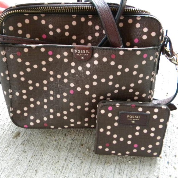Fossil Crossbody purse and wallet - Picture 1 of 15